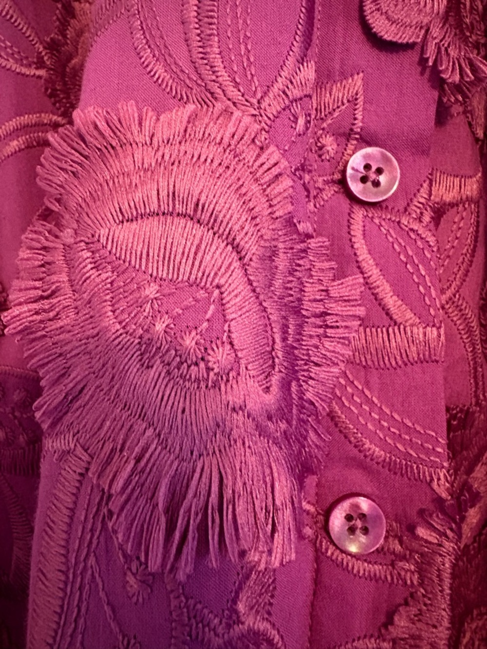 💖Nwot Chico’s Magenta Embroidered Peasant Puff Sleeve Top – Boho Statement Top 💖 - Picture 11 of 14